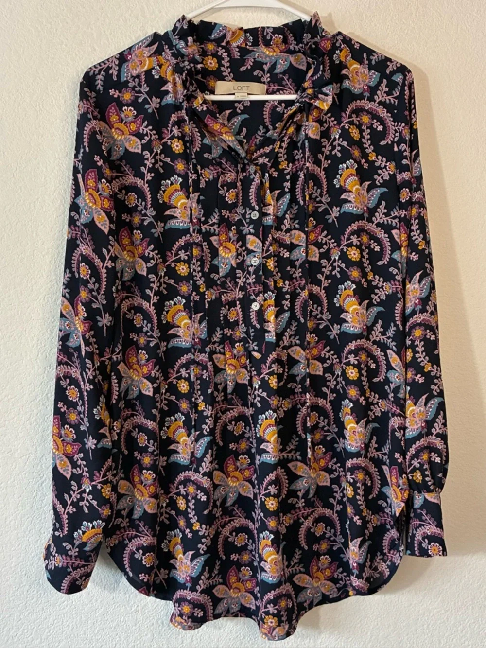 LOFT FLORAL PLEATED BUTTON DOWN LONG SLEEVE BLOUSE, MEDIUM - Picture 2 of 7